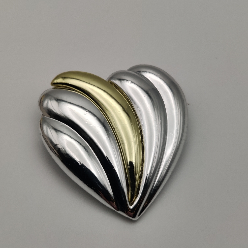 Danecraft Signed Vintage Silvertone and goldtone heart brooch.